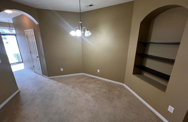 **Spacious 3-Bedroom Townhome in Berkeley Commons** Gallery 4