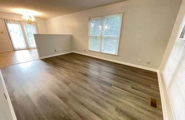 Big 5br house w/ parking & on busline, just south of UNC Hospitals! Gallery 4