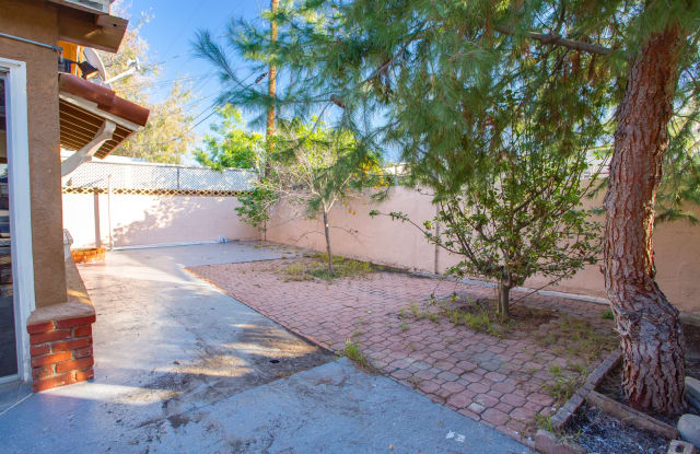 2676 W Crescent Ave - 2676 Crescent Avenue, Anaheim, CA 92801