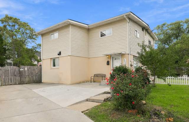 4230 Ardmore Place Gallery 1