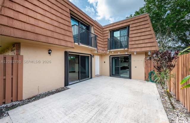 2536 Camelot Ct Gallery 4