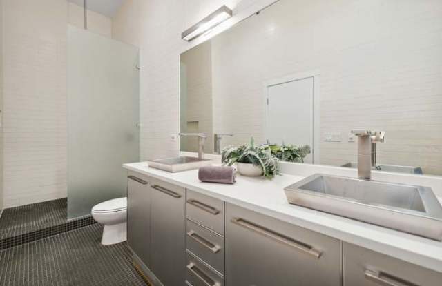 1521 N Milwaukee Ave photos photos