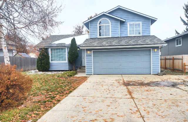 Spacious House - Brand New Flooring - Available Now!! photos photos