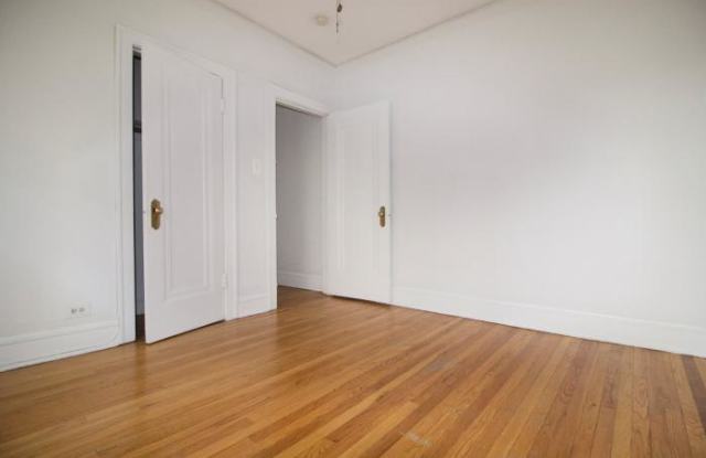 536 Hinman Ave. Gallery 3