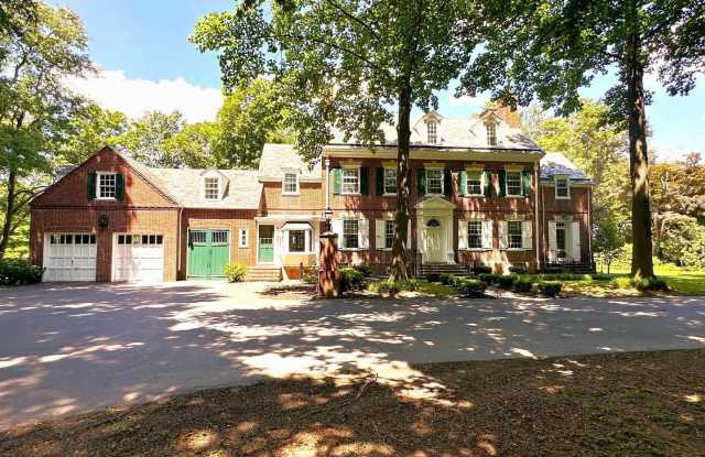 233 WALKER Road Gallery 2