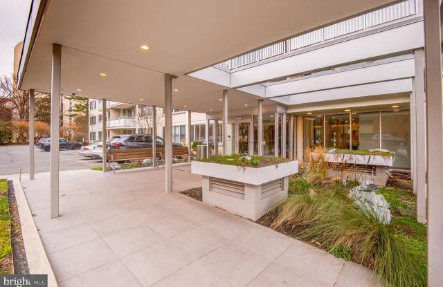 1301 S ARLINGTON RIDGE Road S Gallery 4
