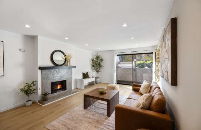 Stunning 2-bedroom, 2-bathroom condo in the Heart of Hollywood photos photos
