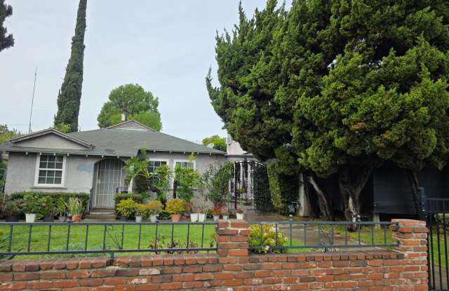 Stunning 2-bedroom 2nd floor apartment with garage parking! photos photos