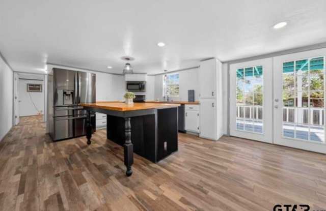 10881 Hillside Drive Gallery 3