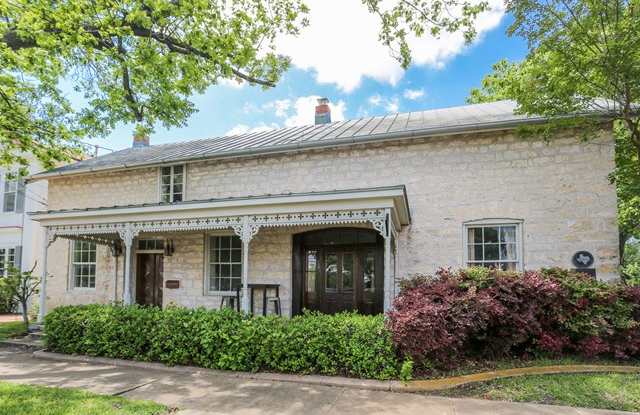 125 San Antonio St - 125 West San Antonio Street, Fredericksburg, TX 78624