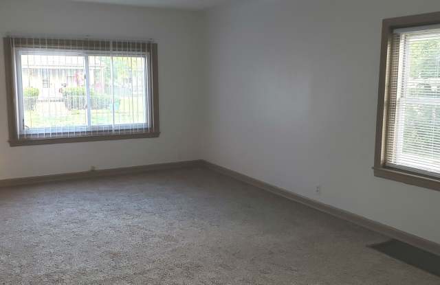 2 Bedroom / 1 Bath House in GREAT Location! Gallery 4