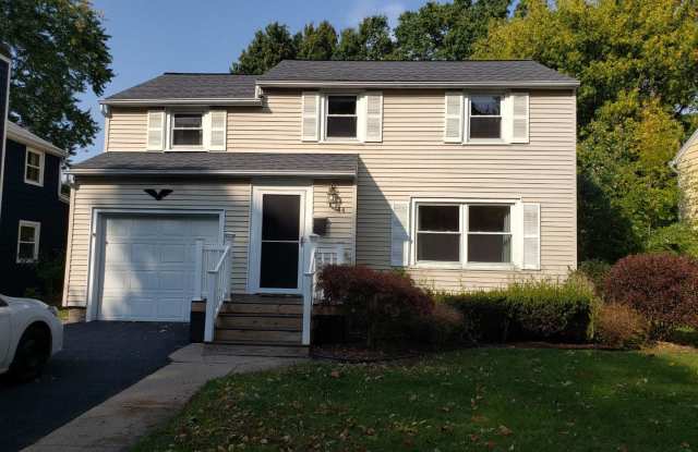 3 bedroom student house located on a quiet street in the Strong Hospital neighborhood with off street parking! - 44 Stanford Road West, Rochester, NY 14620