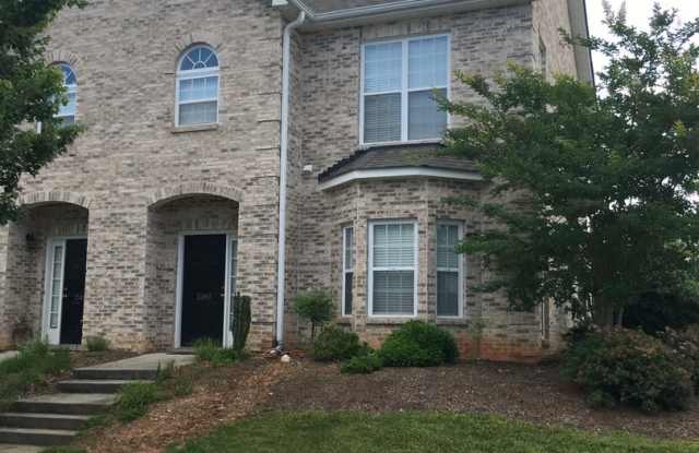 Great 2BR/2.5BA townhouse Gallery 1