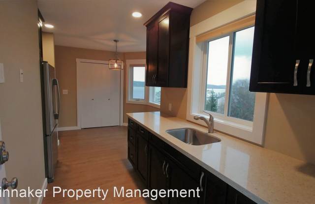 2715 Soundview Dr W Gallery 3