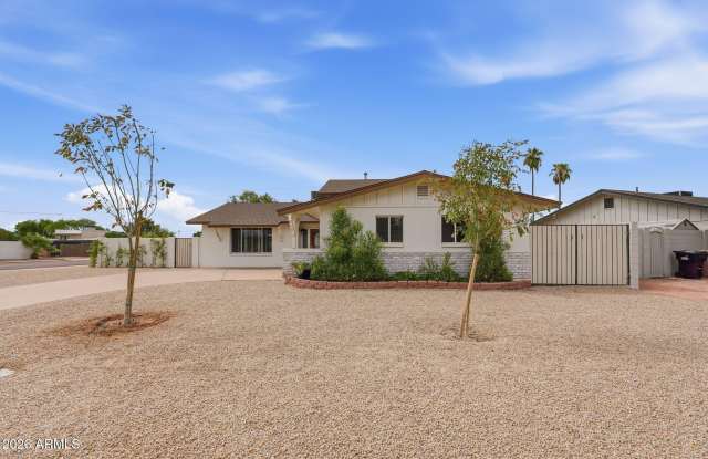 8355 E STELLA Lane Gallery 2