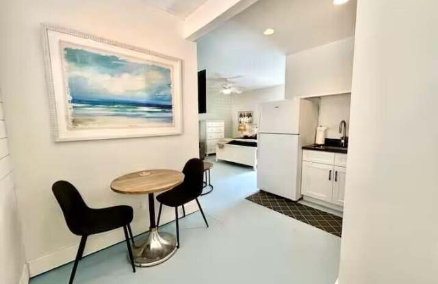 310 GRANADA Street Gallery 1