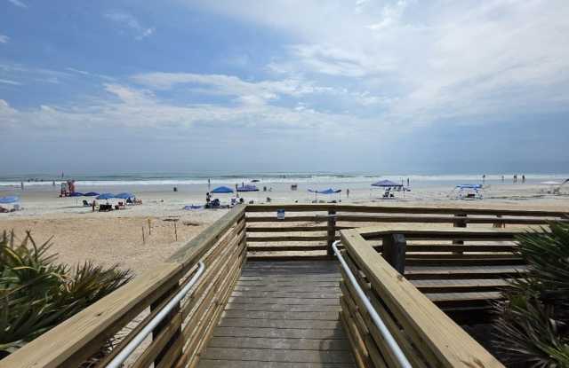 Direct Beach front 2/2 Condo **50% off 1st months rent** see details Gallery 3