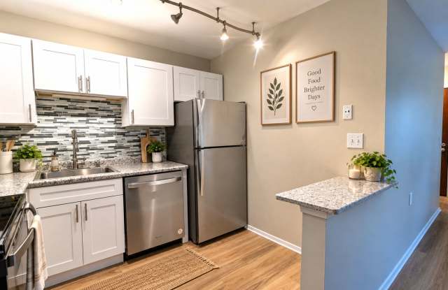 1 Bedroom Condo with Pool and Private Entry Gallery 1