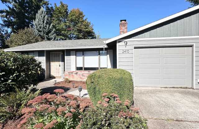 2 Bed 1 Bath Duplex Freshly Renovated Near Glendoveer Golf Course! photos photos