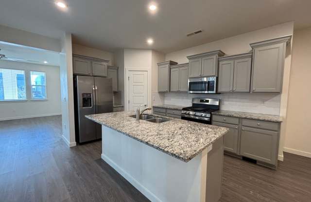 SPACIOUS HOME FOR RENT IN DESERT COLOR! Gallery 1
