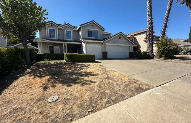 Gorgeous Antioch Home 3 Car Garage w/ SOLAR Gallery 4