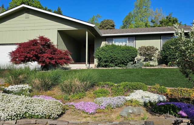 Single Family Home in NE Grants Pass with RV Parking photos photos