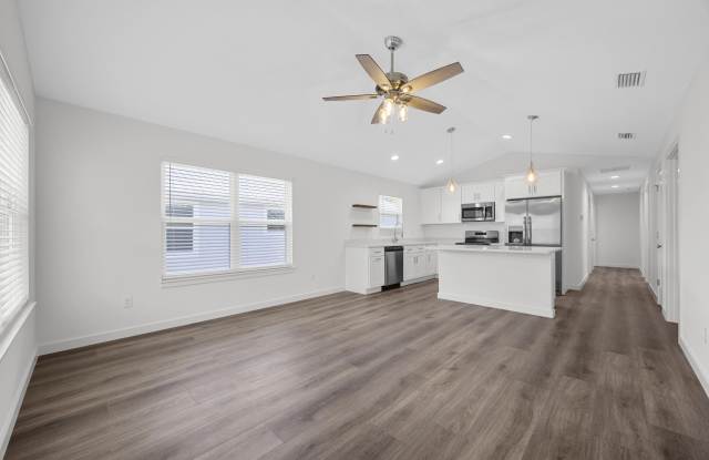 940 Collier Boulevard Gallery 4