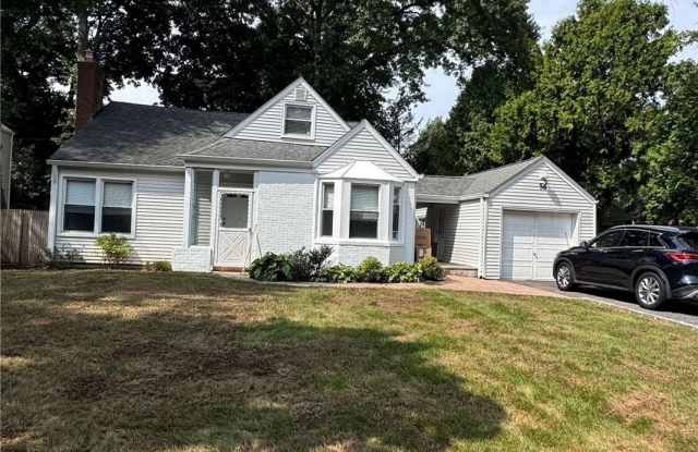 56 Middle Neck Rd - 56 Middle Neck Road, Flower Hill, NY 11576