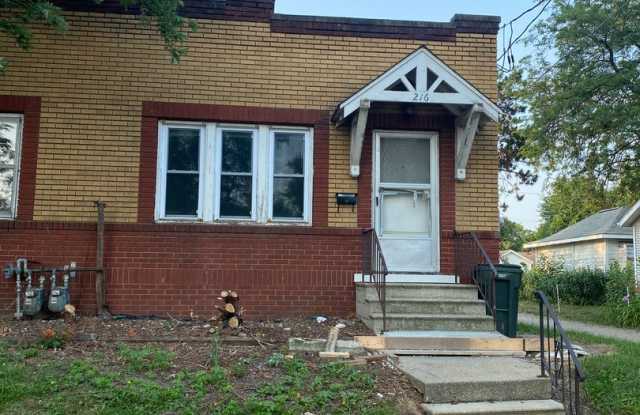 1 Bedroom Duplex for Rent 216 Pleasant Waterloo, IA photos photos