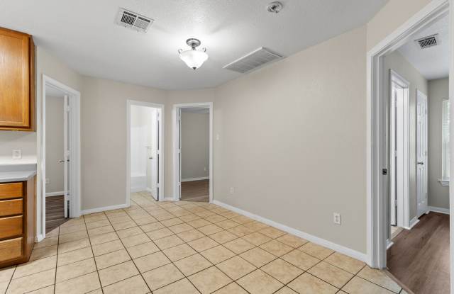 217 East Craven Avenue Unit A Gallery 4