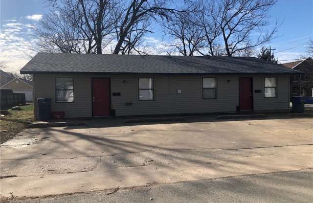 302 E Benton photos photos