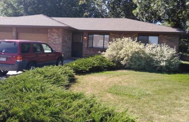 Cute 2 Bedroom Duplex Minutes to Old Town photos photos