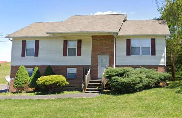Available 10/01/2025 3 Bedroom 2 bathroom home photos photos