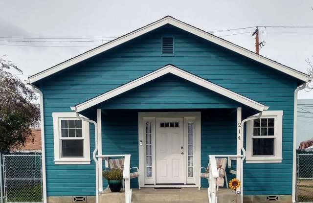SIngle Family 2 Bedroom 1 Bath Home on Large Fenced Lot photos photos