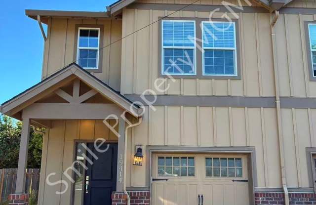 A beautiful 3 bedrooms and 2.5 bathrooms townhouse located in Milwaukie city. Gallery 3