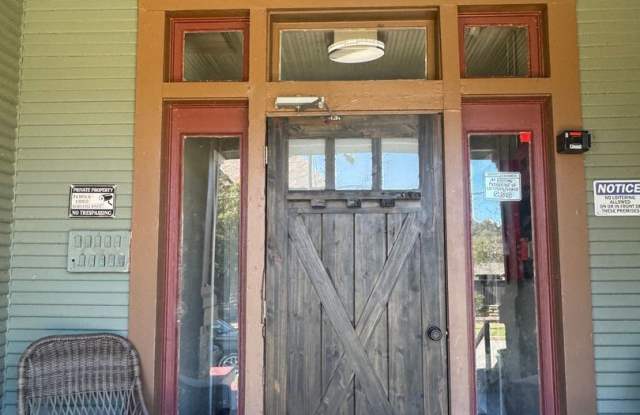 Spring special!! Price includes Gas, Water AND Trash! Located on the 1st floor!! photos photos