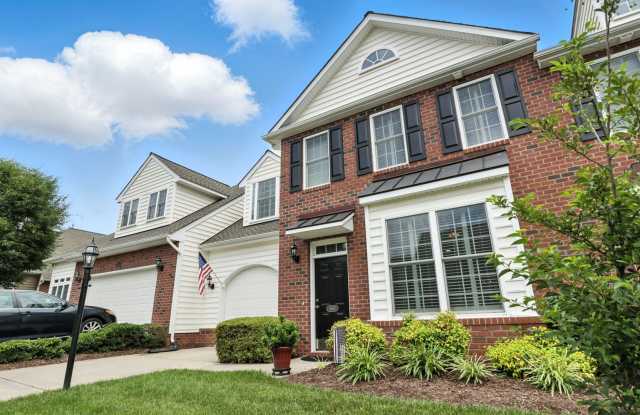 Charming 3 Bed, 2.5 Bath Condo in Midlothian – Downstairs Primary Suite  Walkable to Shopping! photos photos