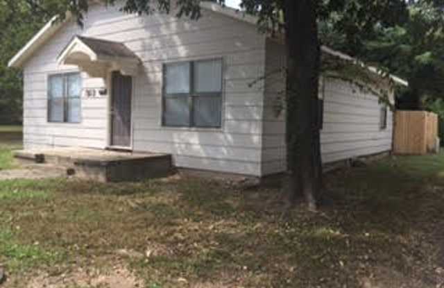 Comfortable living in this 3-bedroom, 1-bath home Gallery 3