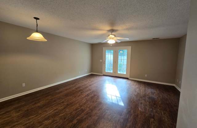 Savannah 2 Bed & 1.5 Bath Townhome for Rent Gallery 4