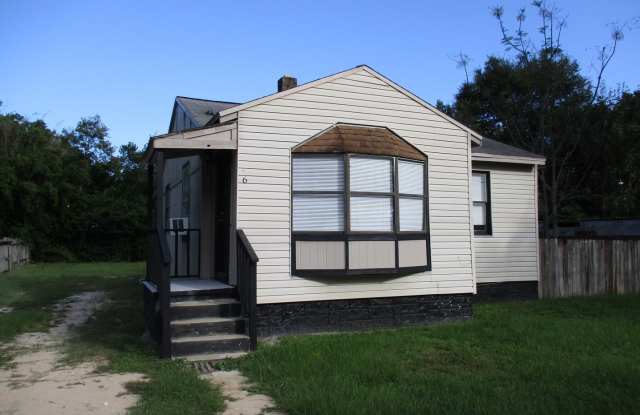MOVE IN SPECIAL: Waived $350 Cleaning Fee!!!!! photos photos