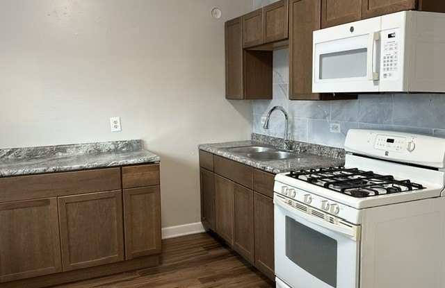4058 W Dickens Avenue Gallery 3
