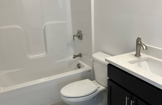 220 Carleton Street, Apt 1 Gallery 2