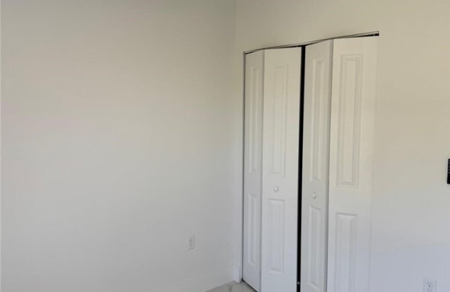 4677 Golfview Boulevard Gallery 3