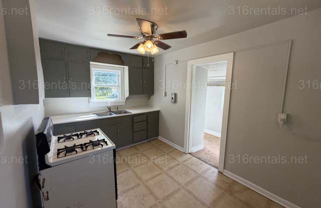 COMING SOON - 9/15 - $499 - 1 bed 1 bath - Single Family Home Gallery 4