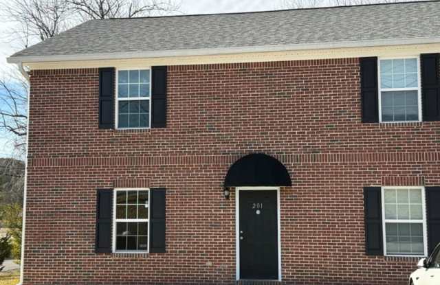 3 Bedroom 2 Bathroom in a Tri-plex photos photos