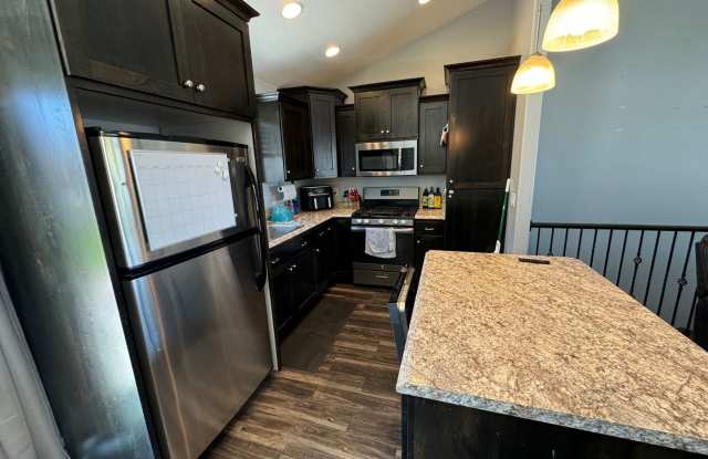 5 bed/3 bath single family home in The Ridge Subdivision Gallery 3
