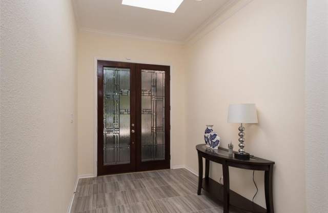 10 S Briar Hollow Lane Gallery 4