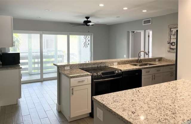 5328 NE 6th Ave photos photos