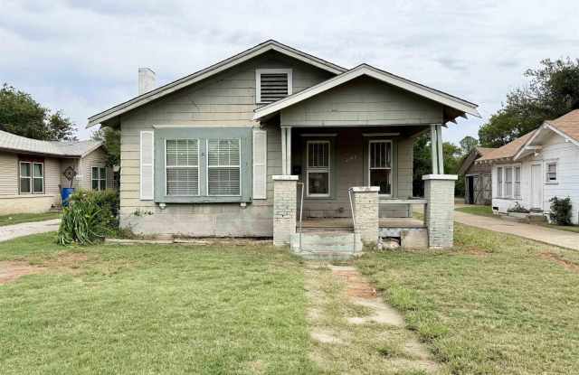 2142 AVENUE F - 2142 Avenue F, Wichita Falls, TX 76309