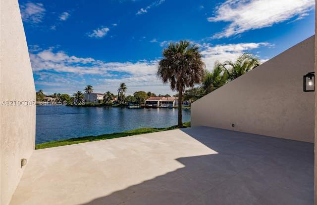 7238 Jacaranda Ln Gallery 1